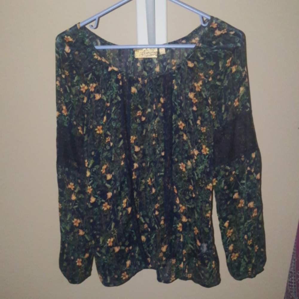 S Vera Wang Delightful Peasant Blouse w Lace
